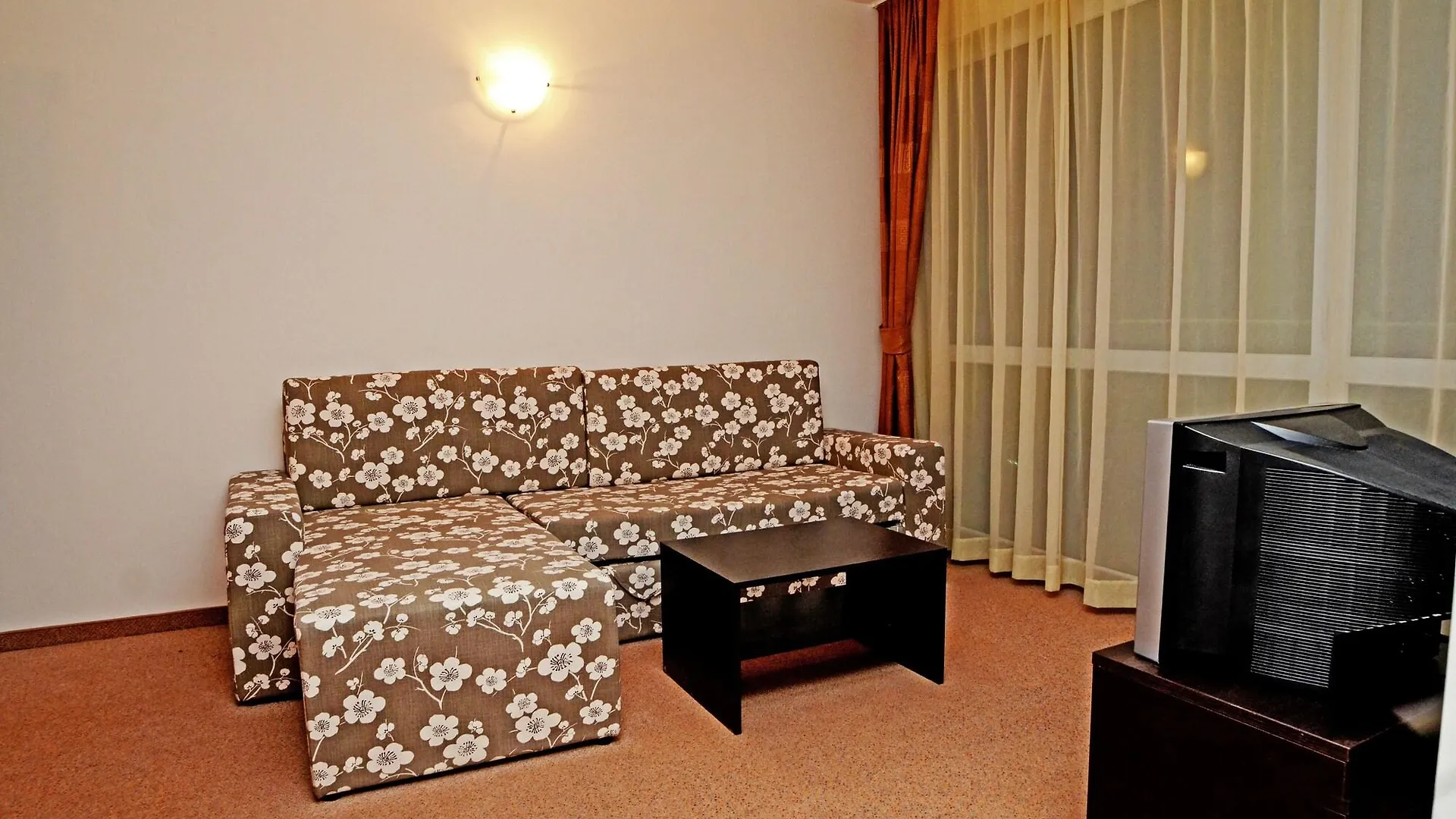 Clara Hotel Burgas 3*,