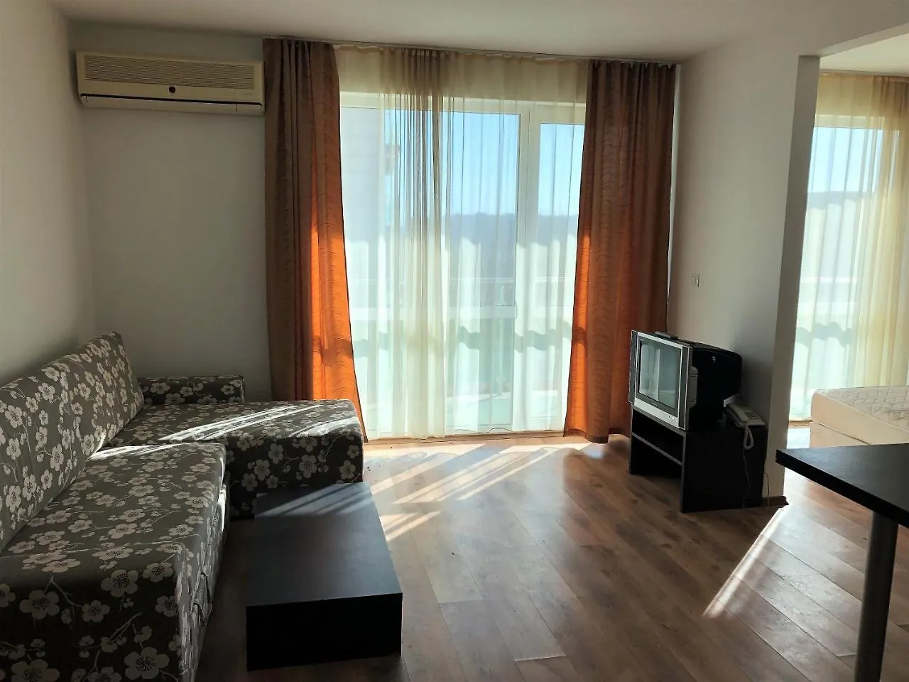 Clara Hotel Burgas Aparthotel